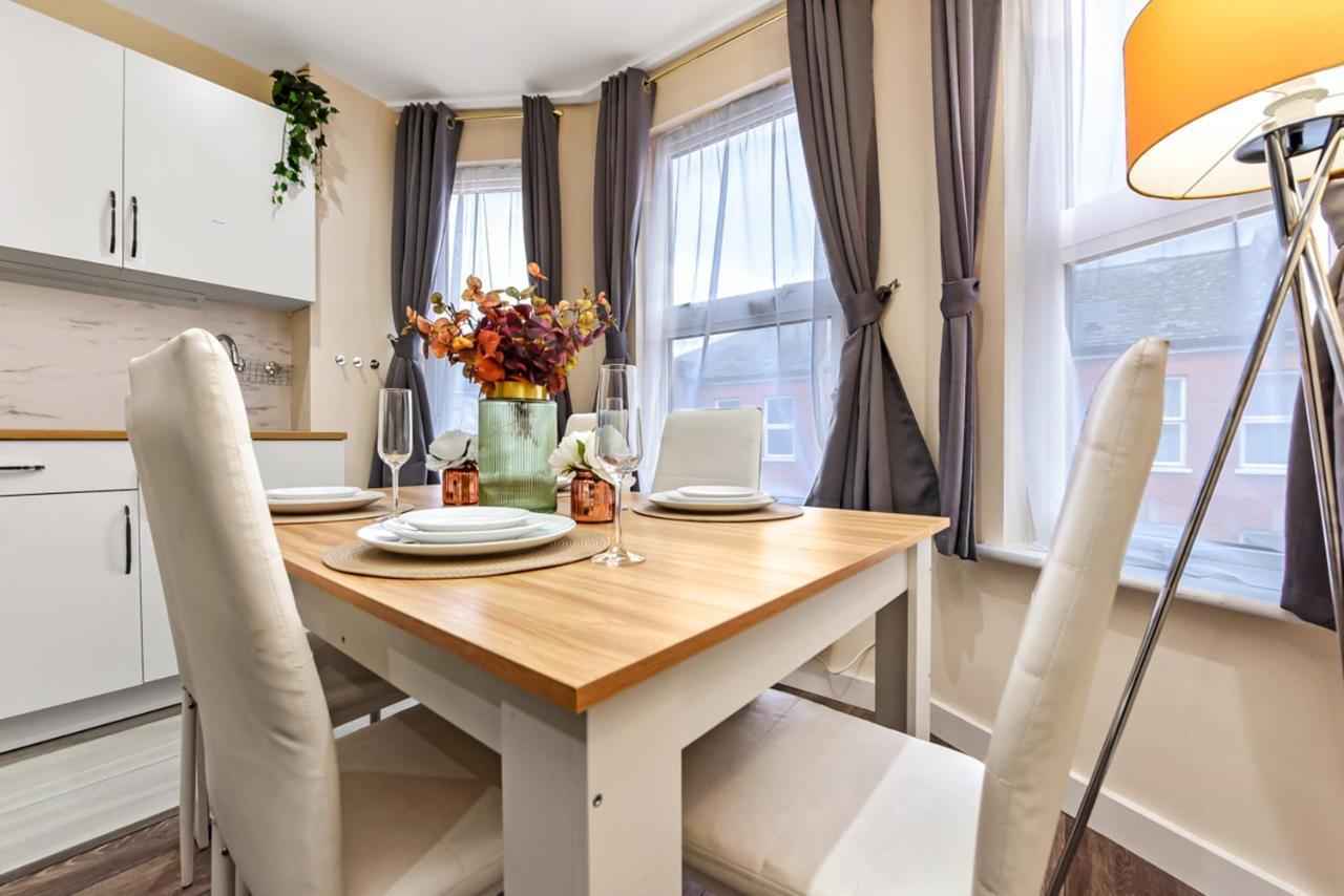 Family Friendly, Zone 2, 2 Beds, Overground Apartament