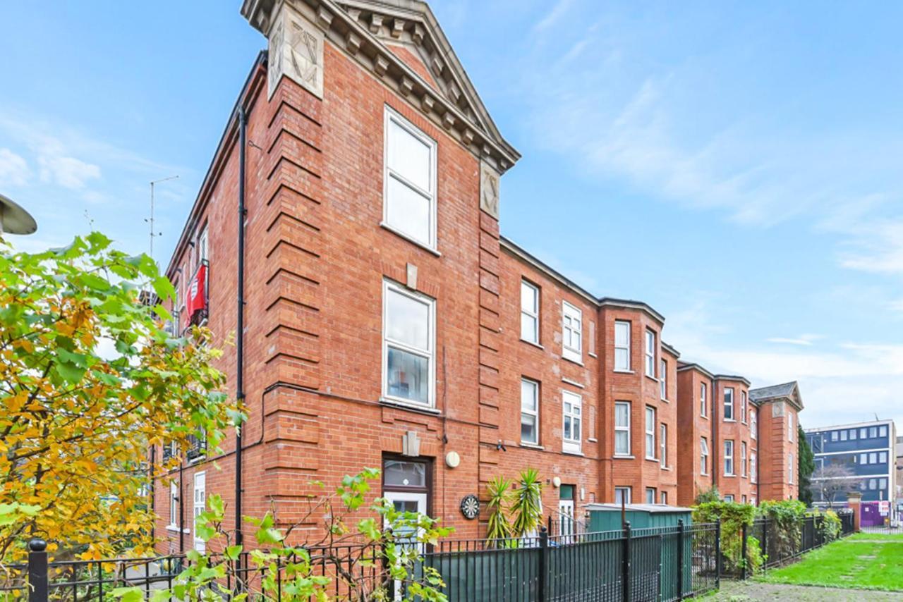 Family Friendly, Zone 2, 2 Beds, Overground Apartament